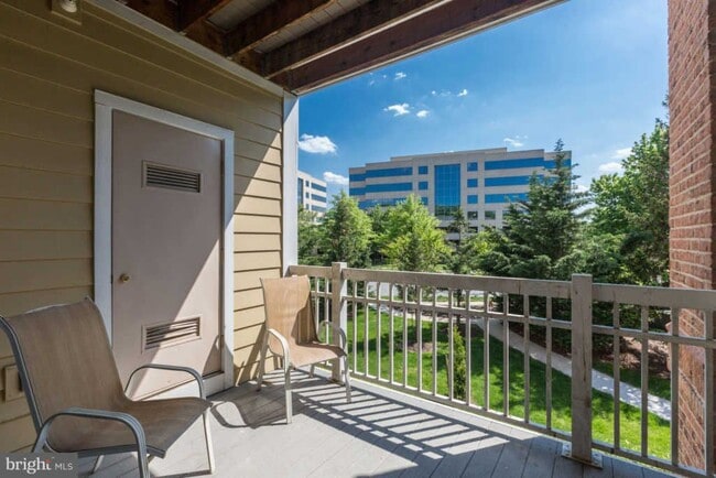 Foto del edificio - 12903 Alton Sq