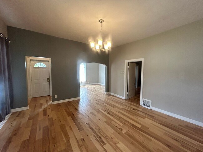 Building Photo - 4904 Holdrege St