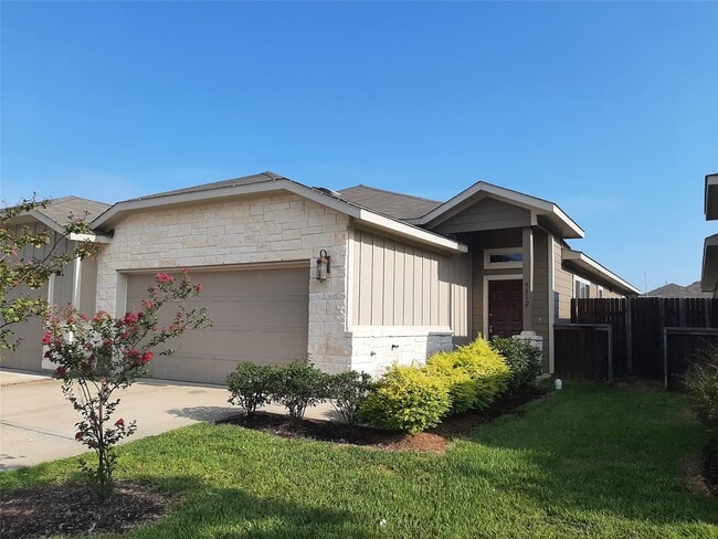 Foto del edificio - 9812 Grosbeak Ln