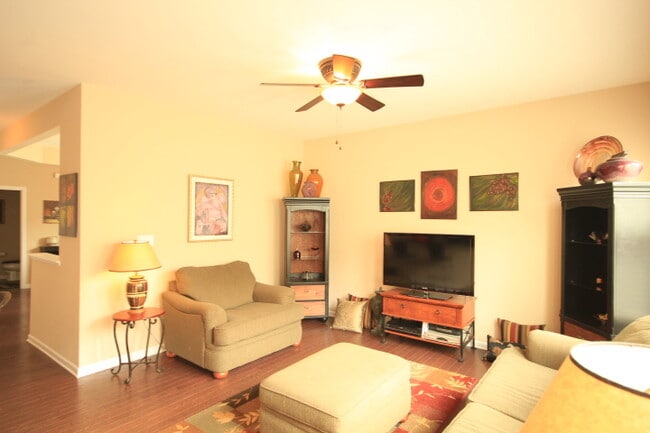 Building Photo - 4410 Hillsgrove Rd