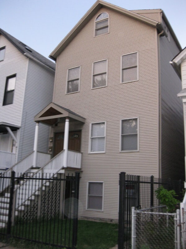 Building Photo - 3107 N Southport Ave