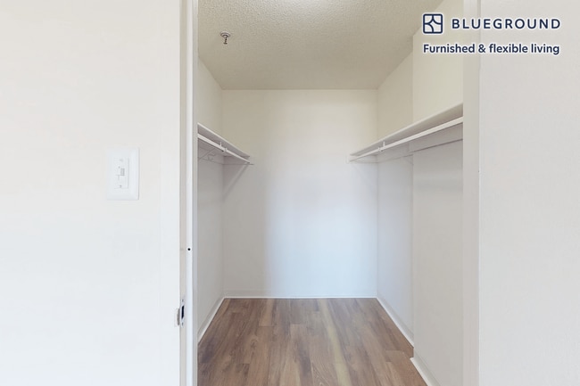 Building Photo - 2251 Pimmit Dr