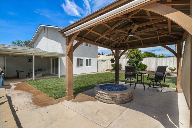 Foto del edificio - 13339 E Lakeview Rd