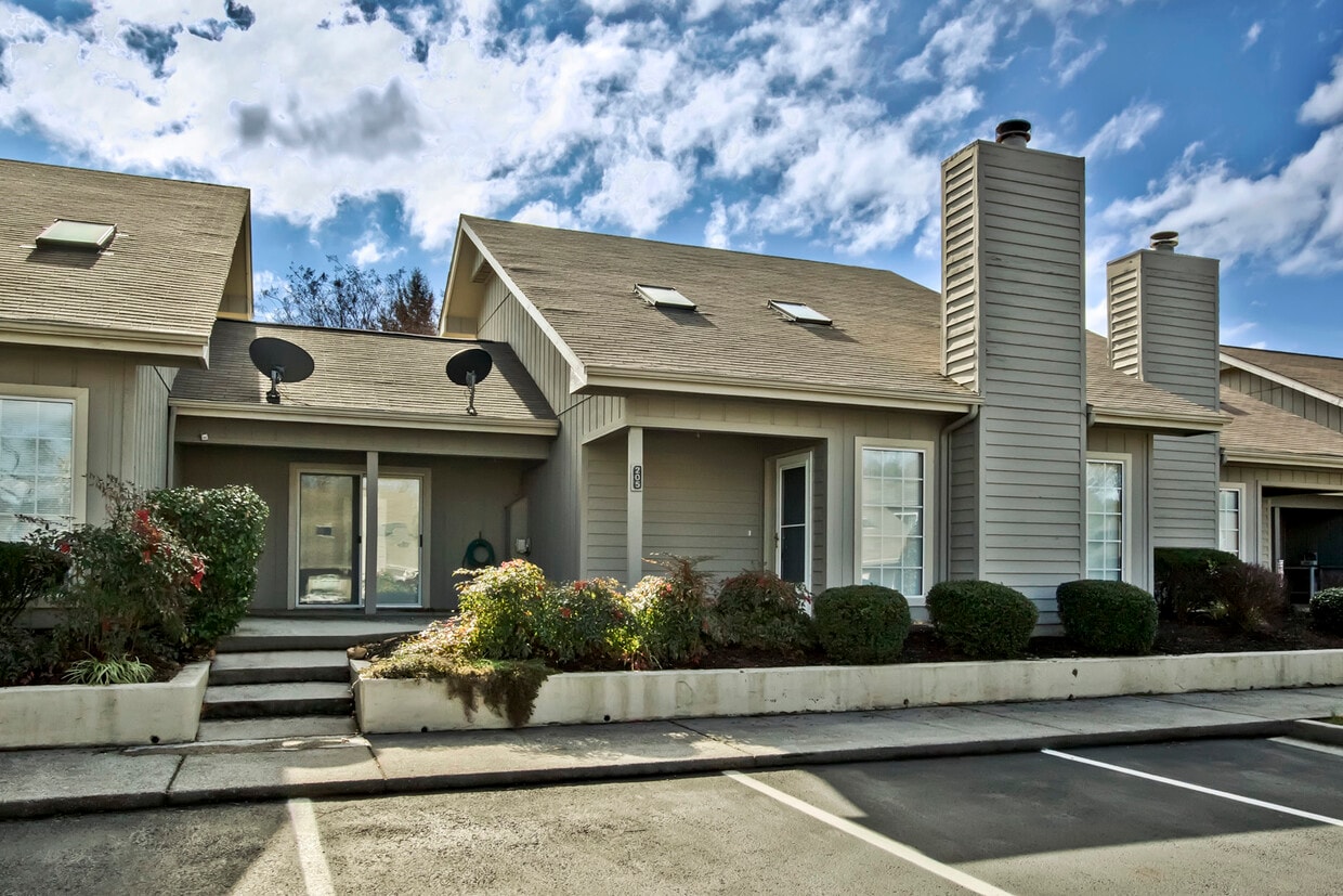 205 Chota View Cir, Loudon, TN 37774 Townhome Rentals in Loudon TN