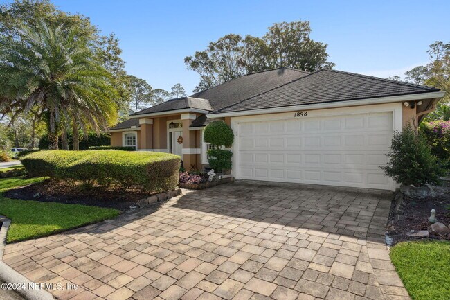 Foto del edificio - 1898 Blue Heron Ln