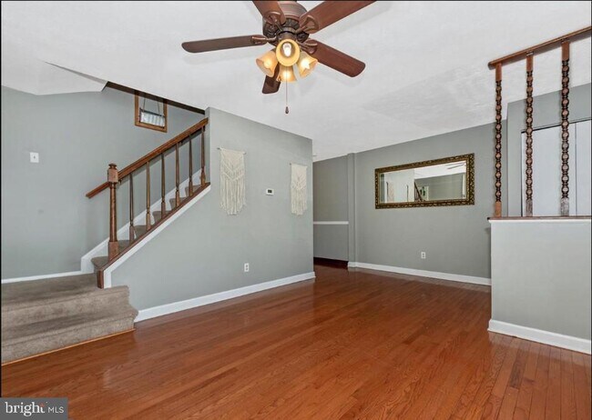 Foto del edificio - 381 W Thornhill Pl