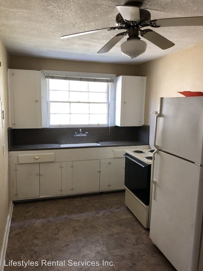 Building Photo - 2588 Herschel St