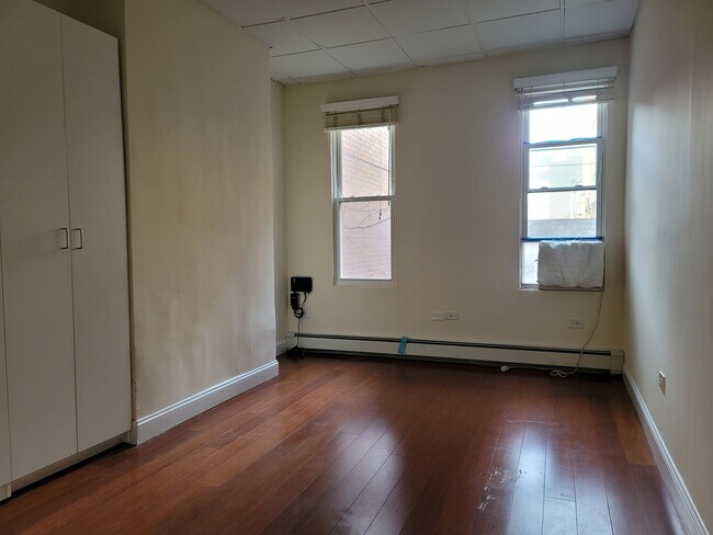 Building Photo - 2147 44th Dr