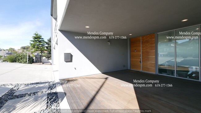 Building Photo - Modern Luxury 3 bd / 2.5 bth House in La J...