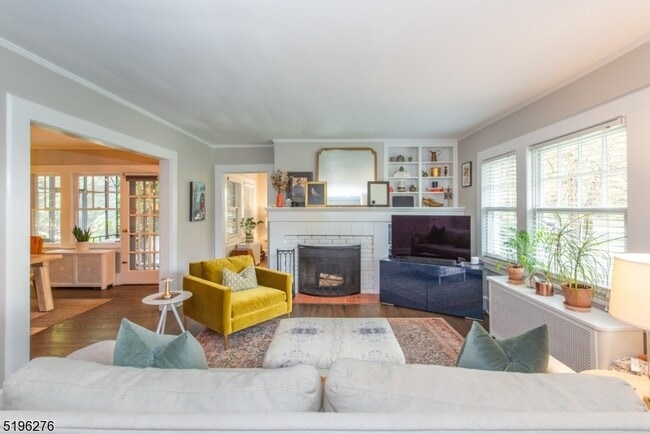 Building Photo - 34 Oakwood Ave