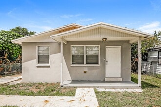 Building Photo - 933 Camellia Rd
