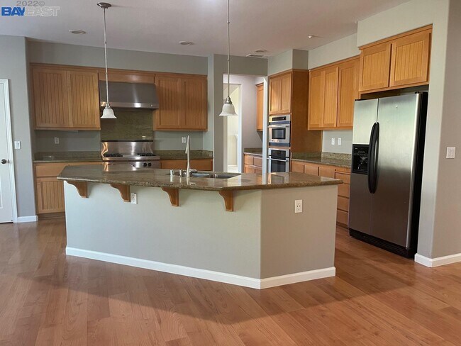 Building Photo - 489 Lakeview Dr