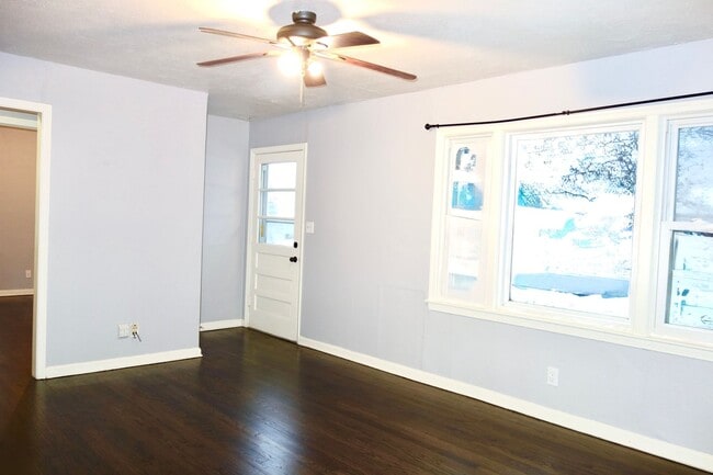 Building Photo - Cute 2 Bedroom Ranch in Shawnee