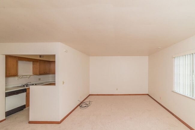 Interior Photo - Craigdell Gardens