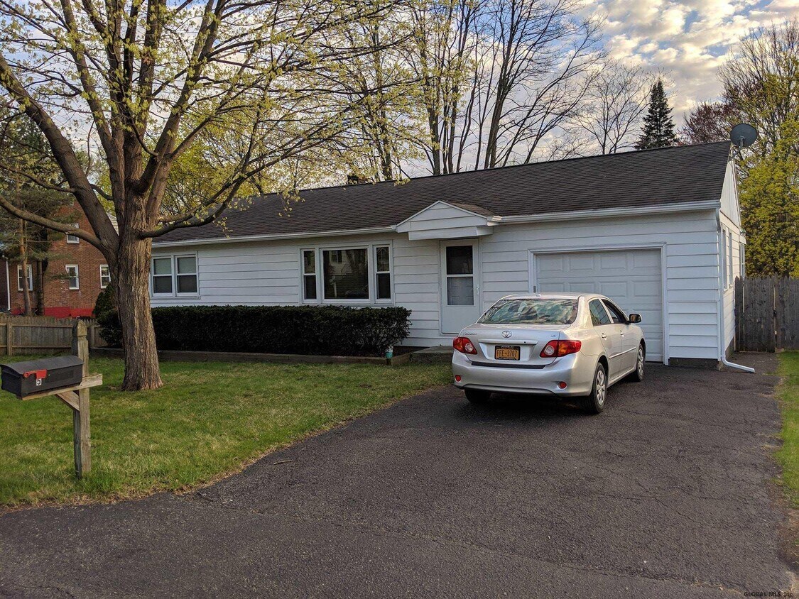 5 Hillside Ave, Colonie, NY 12205 House Rental in Colonie, NY
