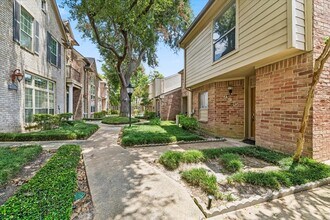 Building Photo - 995 Memorial Village Dr