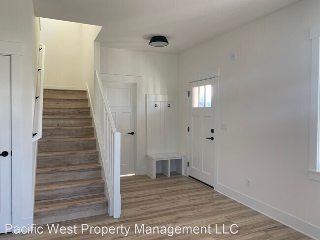 Building Photo - 3 br, 2.5 bath House - 1486 Ash Creek Dr. E