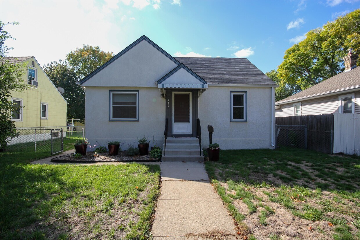 Foto principal - 5207 Camden Ave N