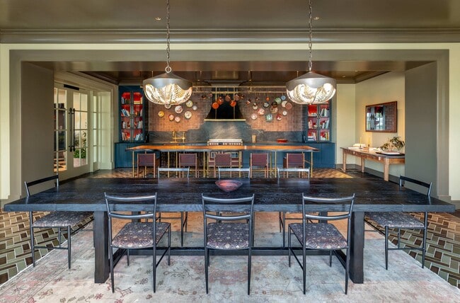 Building Photo - The Commodore