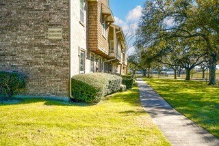 Foto del edificio - 10492 Hammerly Blvd