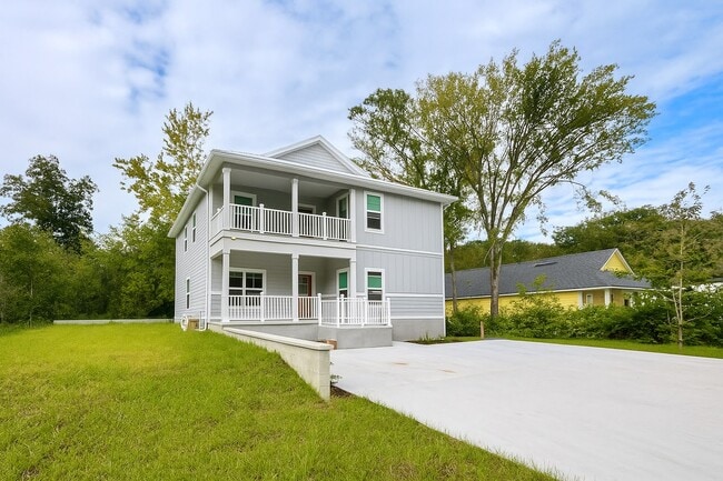 Building Photo - 716 Cathedral Pl