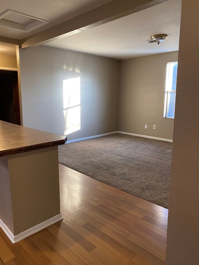 Building Photo - 3006 Emerson Avenue N #2