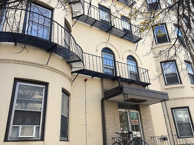 Building Photo - 35 Westland Ave