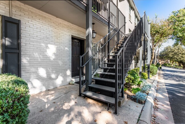 Building Photo - Stylish 2-Story Condo with Modern Charm in...