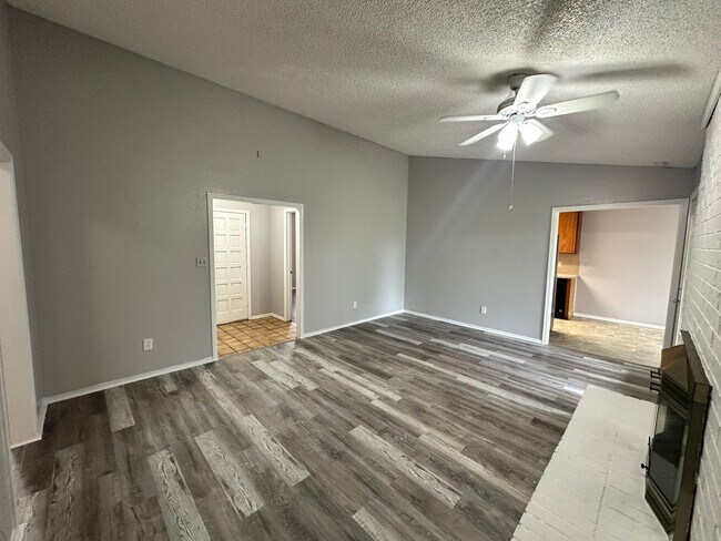 Building Photo - 3bed/2bath Home Available in Norman Off Highway 9!!