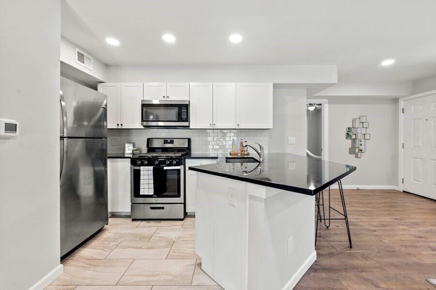 Building Photo - 3/2 Ready For New Tenant!