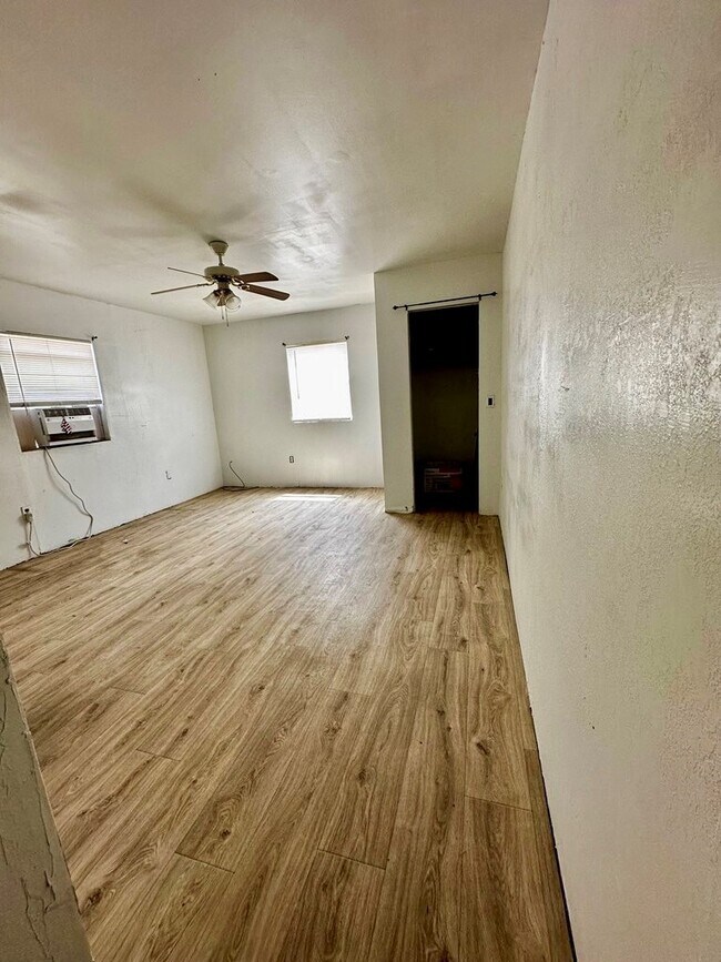 Foto del edificio - 805 S Pecan St