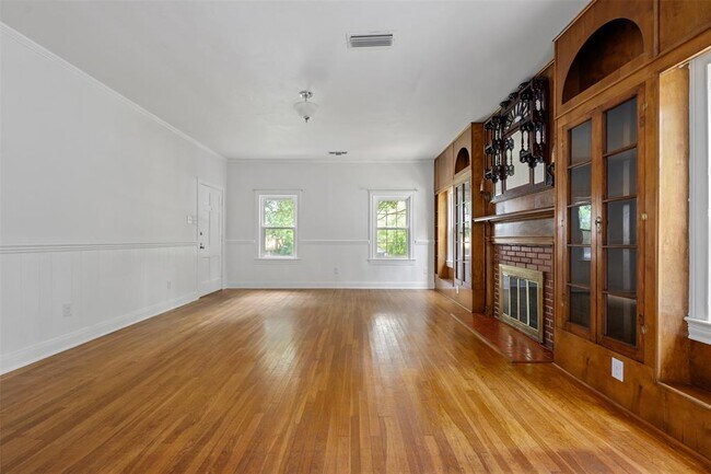 Foto del edificio - 2111 Kenwood Ave