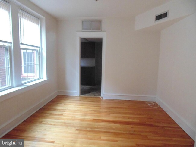Foto del edificio - 7876 Spring Ave
