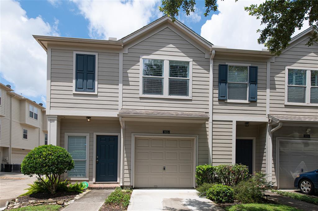 915 W Heights Hollow Ln, Houston, TX 77007 Condo for Rent in Houston