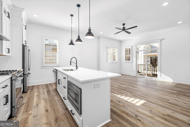 Building Photo - 325 Clarendon Ct