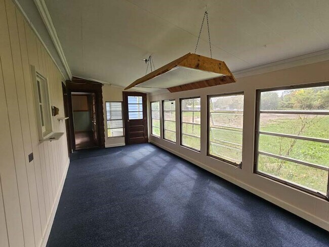 Foto del edificio - 11 Lakeshore Dr