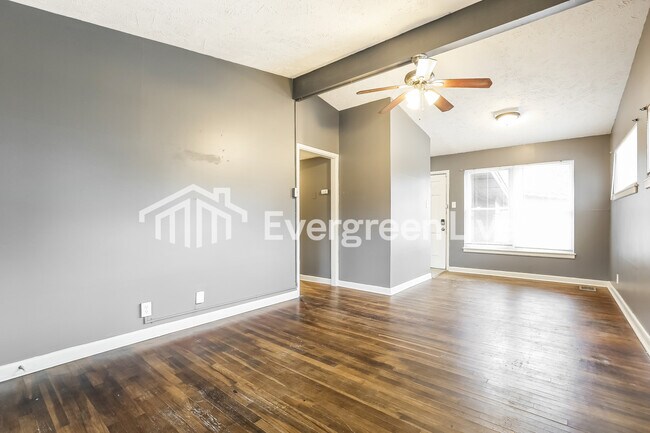 Foto del edificio - 94 Broadmoor Dr