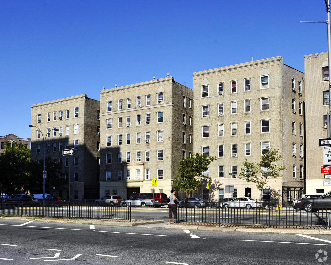 Building Photo - 1645 Grand Concourse