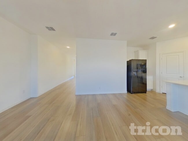 Building Photo - 509 Macdonald Wy