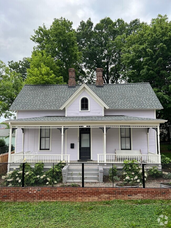 Building Photo - 305 1/2 S Swain St