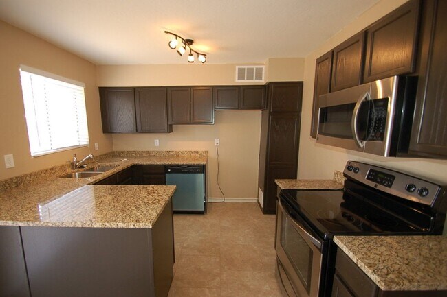 Foto del edificio - 5310 E Cambridge Ave