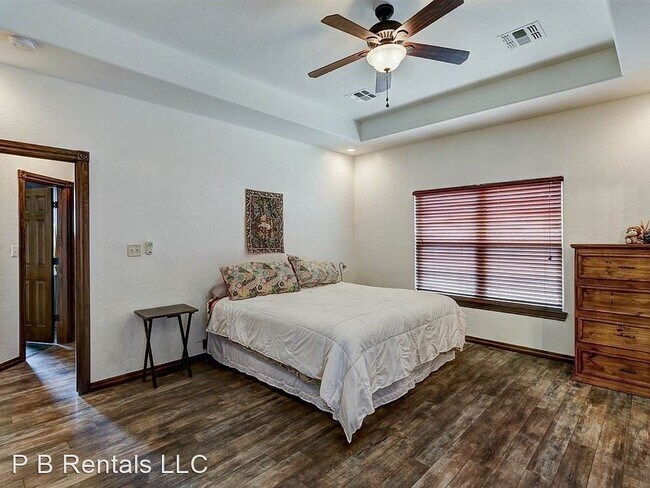 Foto del edificio - 4 br, 3 bath House - 8542 SW Sun Valley Drive