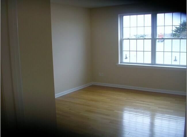 Building Photo - 478 Essex St