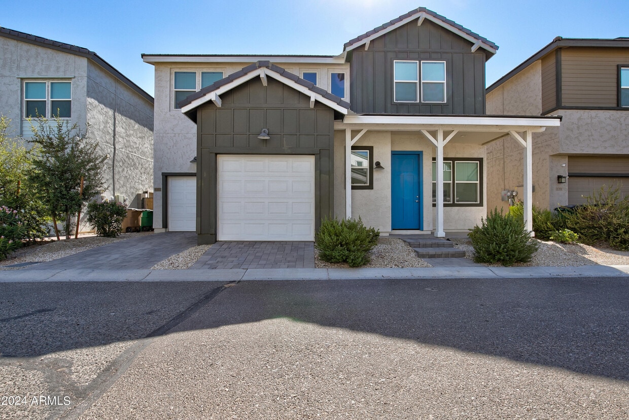 Primary Photo - 15717 W Polk St