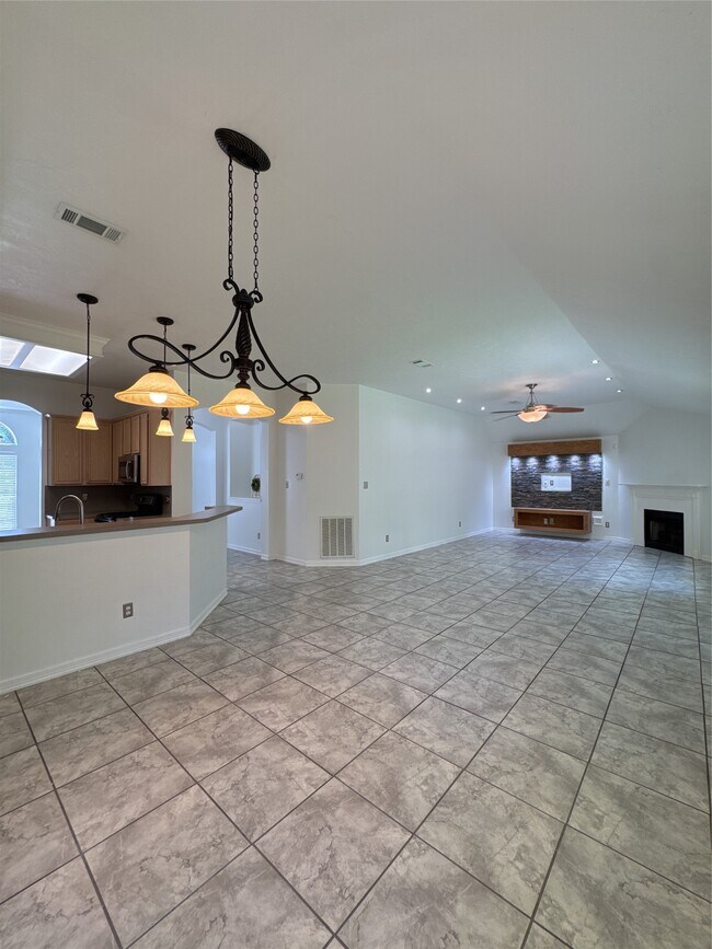 Foto del edificio - 3210 Woodcreek Glen Ln