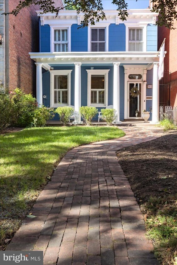 Foto principal - 908 East Capitol St NE