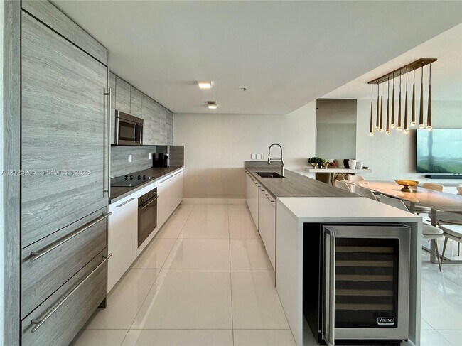 Foto del edificio - 400 Sunny Isles Blvd