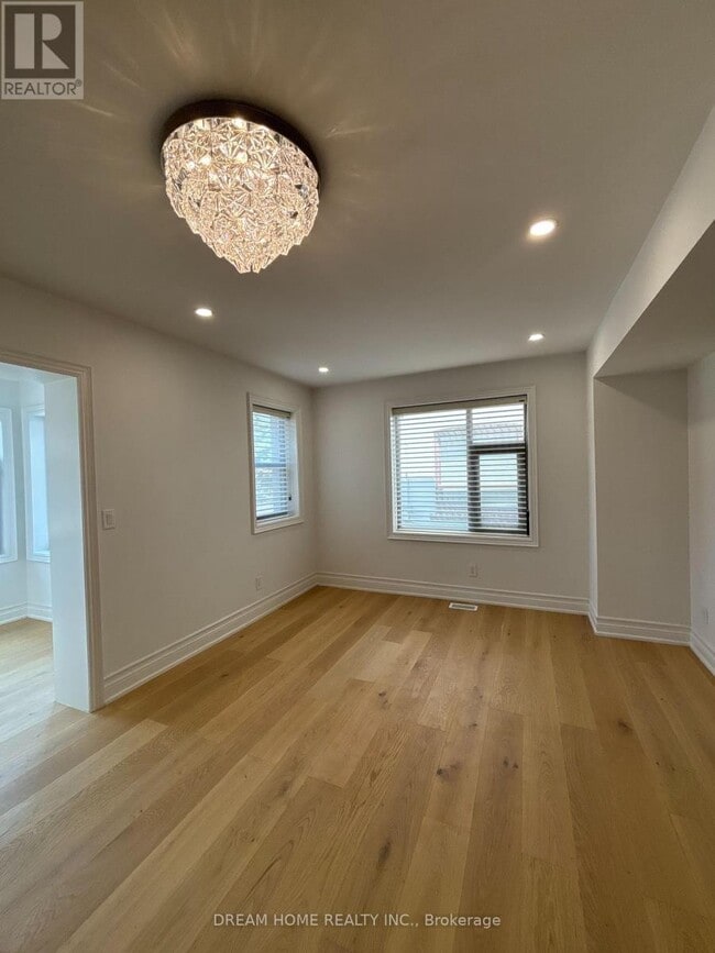 Photo du bâtiment - 9 Rusholme Dr