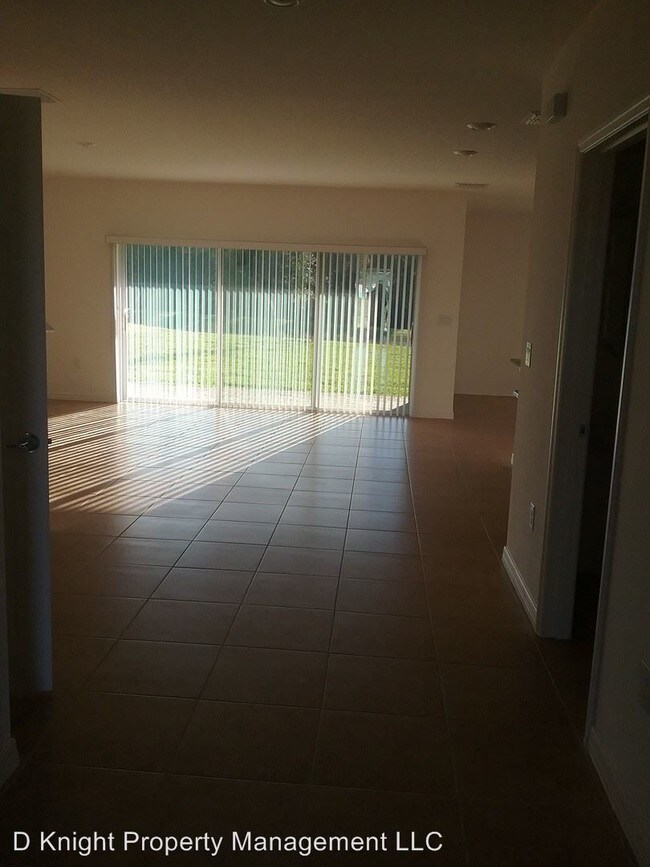 Building Photo - 5 br, 3.5 bath House - 565 Ogelthorpe Dr.