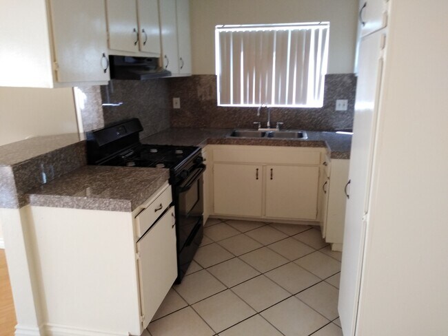 Foto del edificio - 13717 Chadron Ave